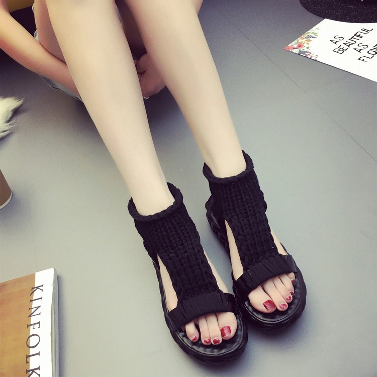 Women′ S Strappy Crisscross Cutout Ankle Strap Buckle Kitten Low Wedge Heel Sandals - Comfortable Esg10587